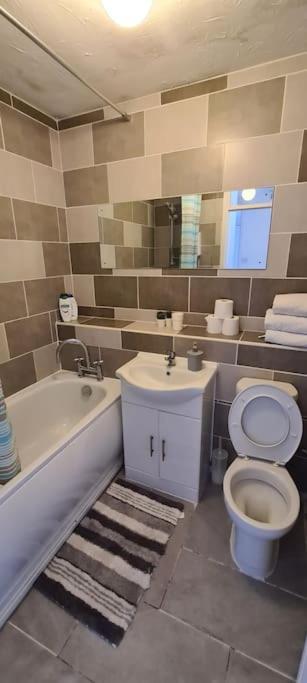 Private 2 Bed Flat Close To Excel & City Airport ロンドン エクステリア 写真