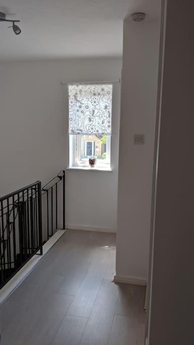 Private 2 Bed Flat Close To Excel & City Airport ロンドン エクステリア 写真