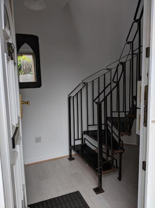 Private 2 Bed Flat Close To Excel & City Airport ロンドン エクステリア 写真