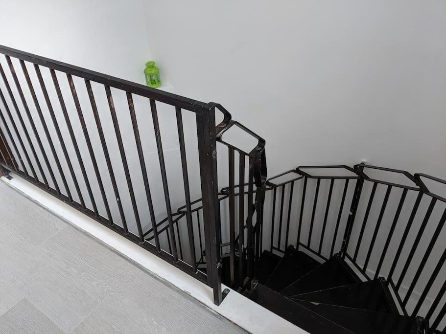 Private 2 Bed Flat Close To Excel & City Airport ロンドン エクステリア 写真