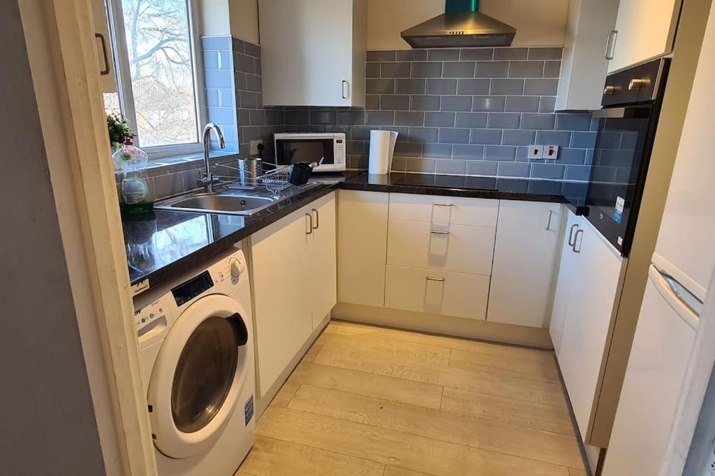 Private 2 Bed Flat Close To Excel & City Airport ロンドン エクステリア 写真